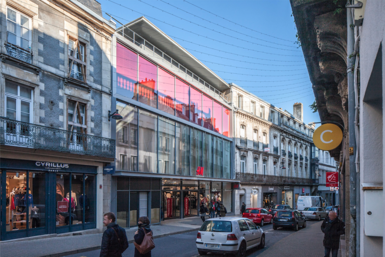 Construction of the H&M store